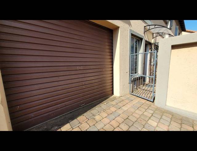 3 BEDROOM TOWNHOUSE FOR SALE IN ANNLIN